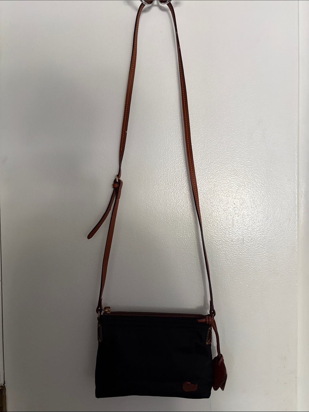 Navy Dooney Crossbody Bag. Used once . - Picture 3 of 12